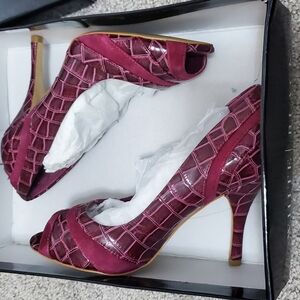 Maroon color heels